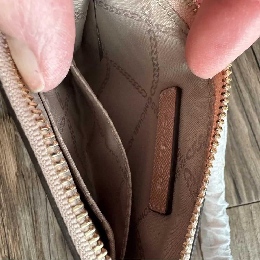 Michael Kors 34H9LKGW1M Karla Small Wristlet in Ballet